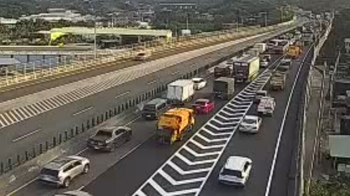 ▲▼台64觀音隧道3隻小豬，車流嚴重回堵。（圖／記者陳以昇翻攝）