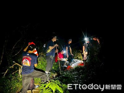 婦攀都蘭山「跌倒撞頭」瘋狂嘔吐！搜救隊建行動急診　急救後送醫
