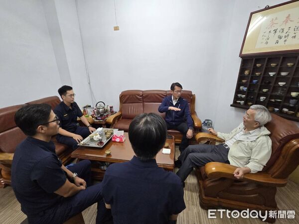 ▲警政署長張榮興南下慰勉東港警分局員警。（圖／記者陳崑福翻攝）