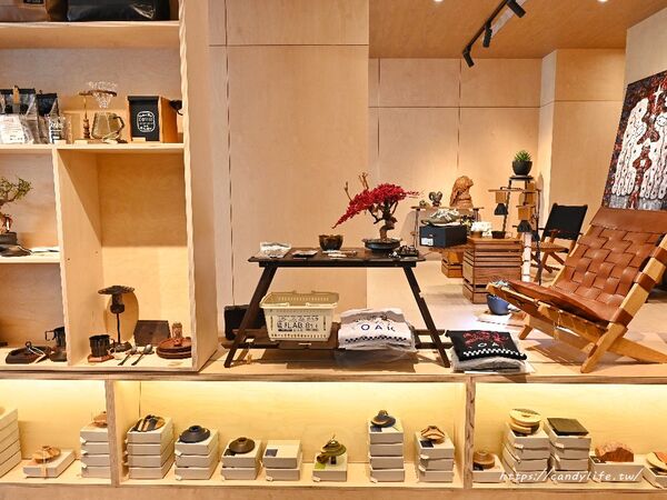▲▼台中質感露營風咖啡館「THE OAK LAB 81+」，咖啡、輕食、甜點、選品展覽。（圖／部落客糖糖提供）