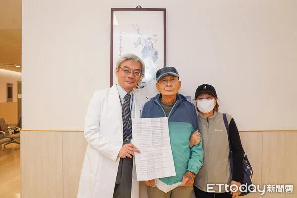 ▲▼       郭于誠醫師與陳先生      。（圖／中醫大新竹附醫提供）