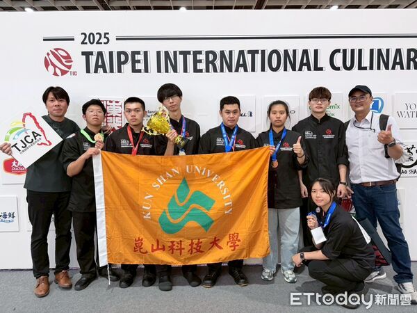 ▲崑大餐飲系學生於「2025台北國際廚藝挑戰賽」奪下10面獎牌，展現跨文化料理實力。（記者林東良翻攝，下同）