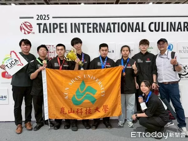 ▲崑大餐飲系學生於「2025台北國際廚藝挑戰賽」奪下10面獎牌，展現跨文化料理實力。（記者林東良翻攝，下同）