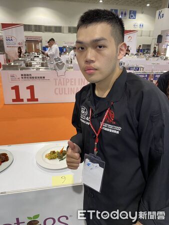▲崑大餐飲系學生於「2025台北國際廚藝挑戰賽」奪下10面獎牌，展現跨文化料理實力。（記者林東良翻攝，下同）