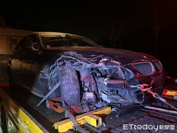 ▲國道8號安定路段傍晚發生追撞事故，曾女駕駛的自小客失控連撞護欄受傷送醫，警方查出肇事後棄車逃逸駕駛為楊姓男子。（記者林東良翻攝，下同）