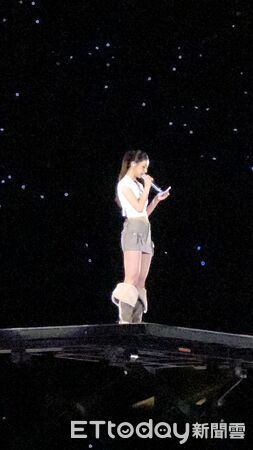 ▲▼多賢其實哭了兩天！　「子瑜哽咽唸信520字」TWICE默默擦淚被拍。（圖／讀者提供）