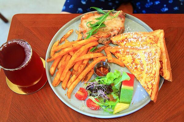 ▲▼永和早午餐寵物友善咖啡廳「渥時Warmth brunch&cafe」。（圖／部落客萍子提供）