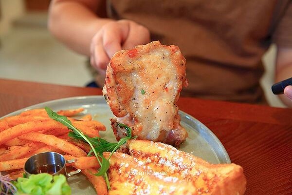 ▲▼永和早午餐寵物友善咖啡廳「渥時Warmth brunch&cafe」。（圖／部落客萍子提供）