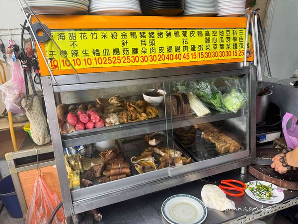 ▲▼「劉哥麵店」騎樓大鍋炒香氣四溢！手工陽春麵條炒出古早味，份量多到怕你吃不飽。（圖／部落客台南好Food遊提供）