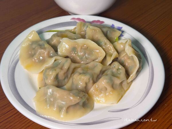 ▲▼「劉哥麵店」騎樓大鍋炒香氣四溢！手工陽春麵條炒出古早味，份量多到怕你吃不飽。（圖／部落客台南好Food遊提供）