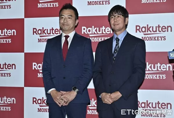 ▲▼中職樂天桃猿今天召開記者會，日籍高層亞洲CEO葛城崇（右）親自到場發布球團最新人事異動，樂天桃猿任命日本東北樂天金鷲社長森井誠之（左）暫代樂天桃猿執行長。（圖／記者李毓康攝）