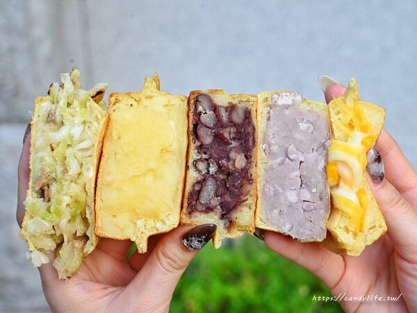 ▲▼「嘴笑目笑紅豆餅」顆顆爆餡只要10元好誇張，每人限購10顆。（圖／部落客糖糖提供）