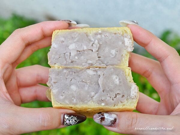 ▲▼「嘴笑目笑紅豆餅」顆顆爆餡只要10元好誇張，每人限購10顆。（圖／部落客糖糖提供）