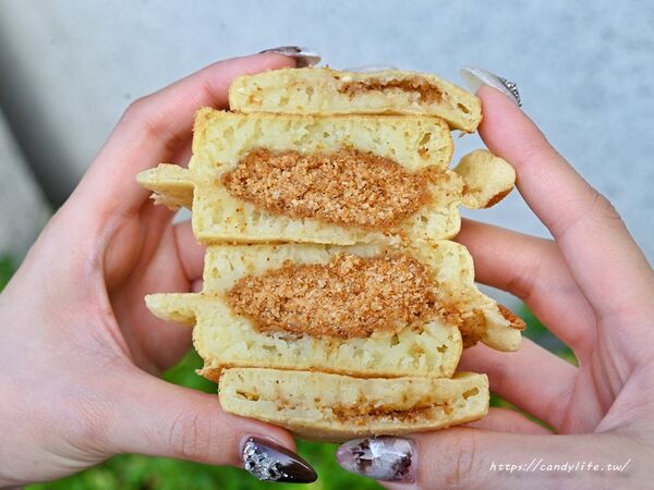 ▲▼「嘴笑目笑紅豆餅」顆顆爆餡只要10元好誇張，每人限購10顆。（圖／部落客糖糖提供）