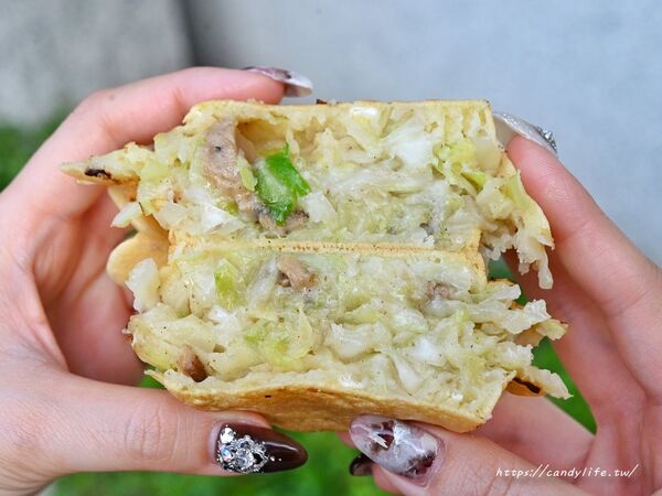 ▲▼「嘴笑目笑紅豆餅」顆顆爆餡只要10元好誇張，每人限購10顆。（圖／部落客糖糖提供）