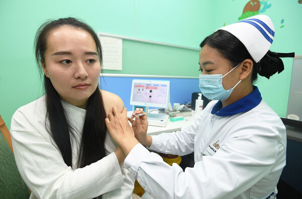 ▲大陸民眾接種流感疫苗。（圖／CFP）