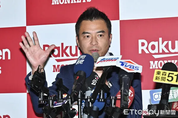 ▲▼中職樂天桃猿今天召開記者會，樂天桃猿任命日本東北樂天金鷲社長森井誠之暫代樂天桃猿執行長。（圖／記者李毓康攝）