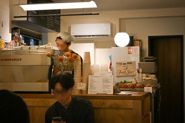 ▲▼台北古亭巷弄咖啡廳「A Small Place」，小巧溫馨，生意非常好，外酥內軟可頌必點。（圖／部落客水晶提供）