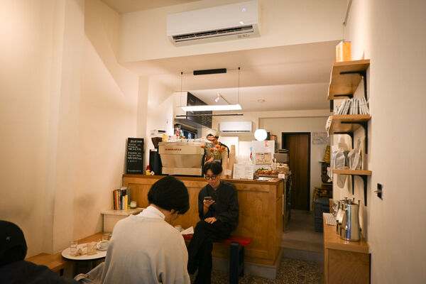 ▲▼台北古亭巷弄咖啡廳「A Small Place」，小巧溫馨，生意非常好，外酥內軟可頌必點。（圖／部落客水晶提供）