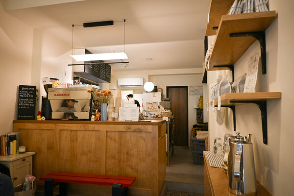 ▲▼台北古亭巷弄咖啡廳「A Small Place」，小巧溫馨，生意非常好，外酥內軟可頌必點。（圖／部落客水晶提供）