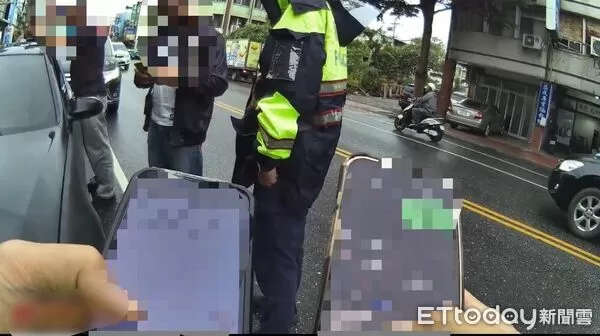 ▲通緝犯駕自小客方向燈運作異常，員警見狀上前攔查。（圖／吉安警分局提供，下同）