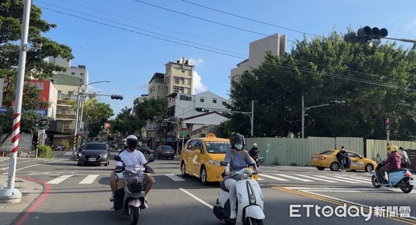 ▲▼  鳳山,空中鳳城           。（圖／記者張雅雲攝）