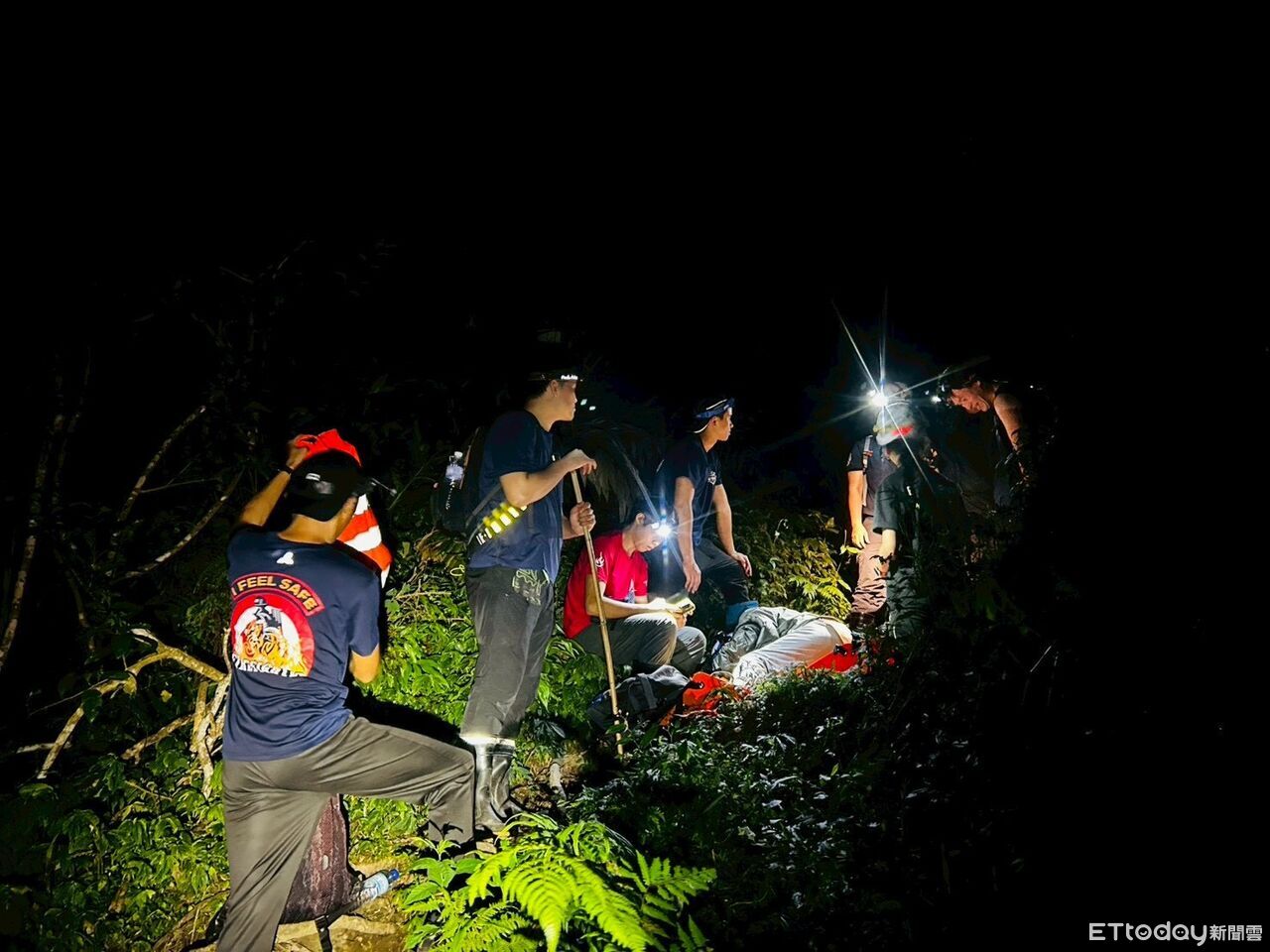 婦攀都蘭山「跌倒撞頭」瘋狂嘔吐！搜救隊建行動急診　急救後送醫