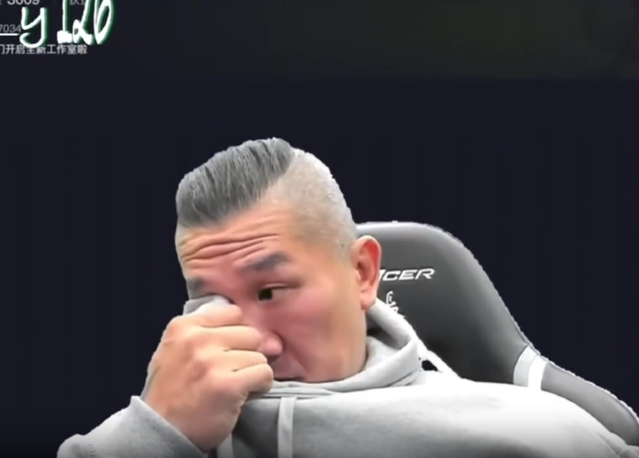 館長哭了！大陸金主「突承諾1事」超堅持　封他為民族英雄