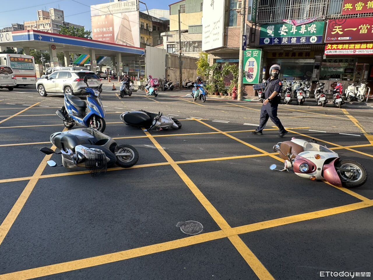 台中向上路4機車連環撞！女騎士喊冤：閃回收車煞車挨撞