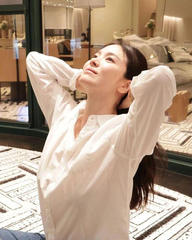 宋慧喬妝前靠「這招」秒小臉，超簡單溫差美容法，拯救晨間水腫！