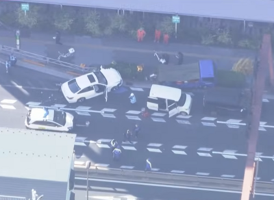 警方「鳴笛狂追」惹議！　日男偷車衝撞人行道釀11死傷