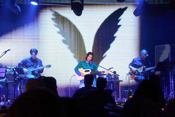 ▲▼徐若瑄舉行暌違一年半的專場演出。（圖／索尼音樂、Billboard Live TAIPEI提供）