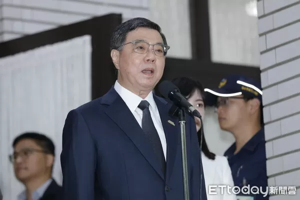 ▲▼行政院長卓榮泰25日赴立法院接受質詢前接受媒體聯訪，秘書張張惇涵、發言人李慧芝陪同。（圖／記者湯興漢攝）