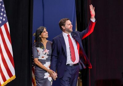 范斯爆婚變疑雲！妻子婚戒消失、緊抱柯克遺孀　當事人雙雙闢謠