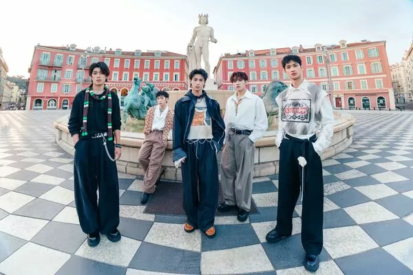 ▲▼男團FEniX遠赴南法拍攝新歌MV 。（圖／華納音樂提供）