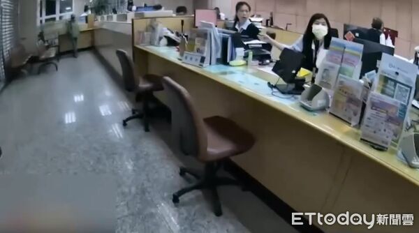 ▲▼ 澎湖一名婦女遭詐騙集團話術，前往銀行提領350萬元時，遭行員察覺有異報警 。（圖／記者陳洋翻攝）