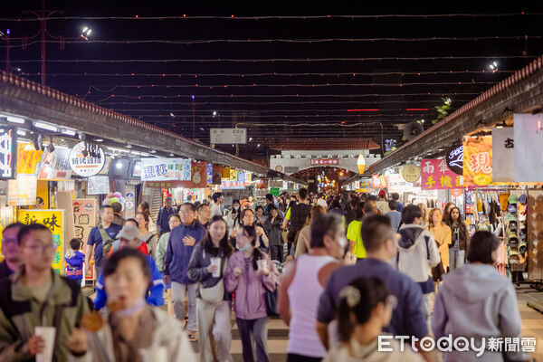 ▲▼花蓮東大門國際觀光夜市風光拿下市集最高榮譽全國唯一五星金賞。（圖／花蓮縣政府提供，下同）