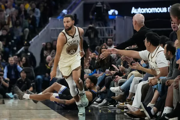 ▲勇士柯瑞狂砍31分，率隊終止3連敗。（圖／達志影像／美聯社）