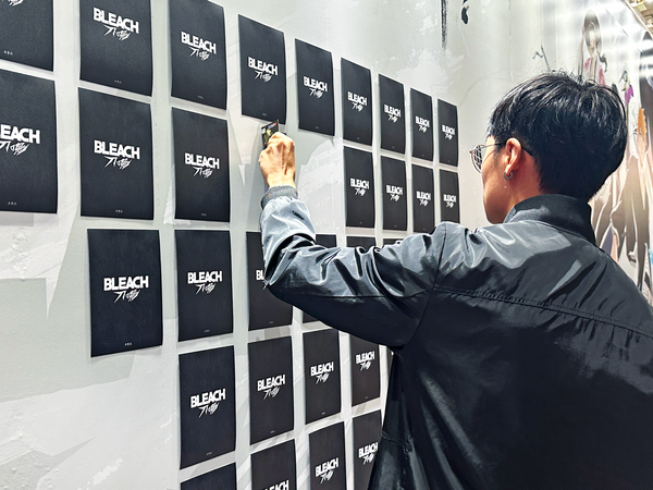 ▲北捷歲末燈箱全面換季。（圖／記者劉亮亨攝）