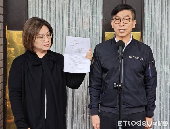 ▲▼民進黨立委鍾佳濱、陳培瑜回應財劃法聯訪。（圖／記者陳煥丞攝）