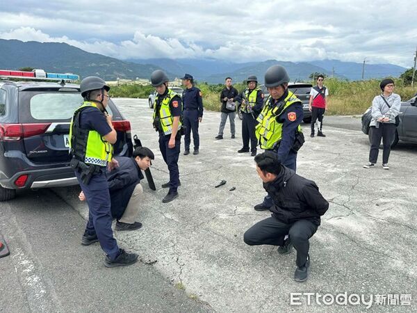 ▲台東警分局實施防搶演練。（圖／記者楊晨東翻攝）