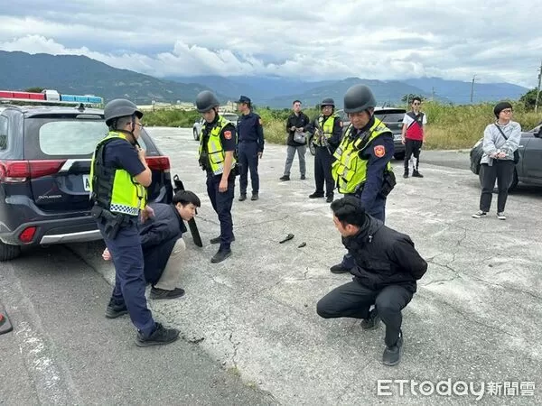 ▲台東警分局實施防搶演練。（圖／記者楊晨東翻攝）