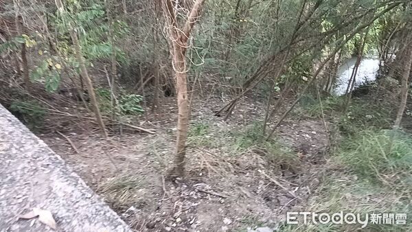 ▲▼ 高雄垃圾山再現！旗山也淪「廢棄物天堂」　環保局怒追幕後黑手。（圖／記者賴文萱翻攝）