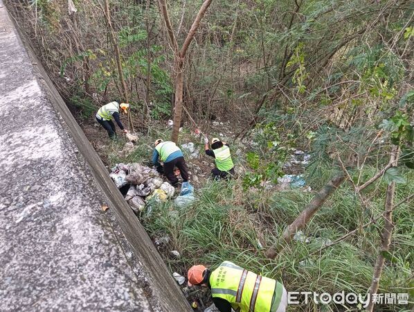 ▲▼ 高雄垃圾山再現！旗山也淪「廢棄物天堂」　環保局怒追幕後黑手。（圖／記者賴文萱翻攝）