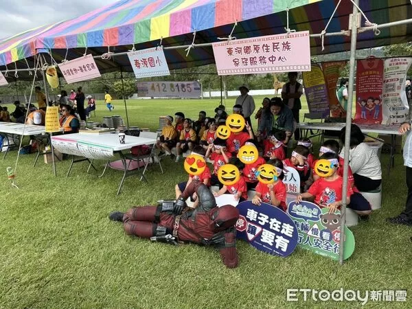 ▲超級英雄驚喜現身校園。（圖／記者楊晨東翻攝）