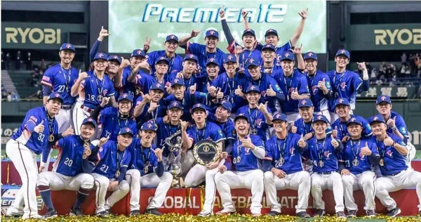 去年中華隊在世界12強棒球賽中奪冠，當時轉播團隊愛爾達宣布重播冠軍賽一整年，在奪冠周年喊話「說好的有做到」。（圖／翻攝自中華民國棒球協會粉絲團臉書）