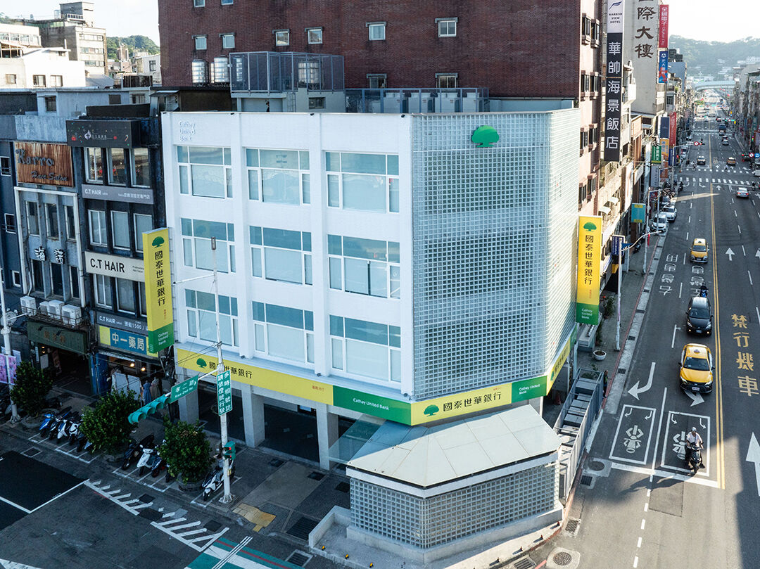 國泰世華銀行美化基隆分行外牆 攜手基隆市府共創港城新風貌