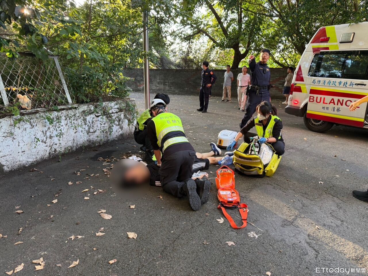 生命接力！男跑步突倒地無心跳　中和警CPR+AED搶黃金時刻救命