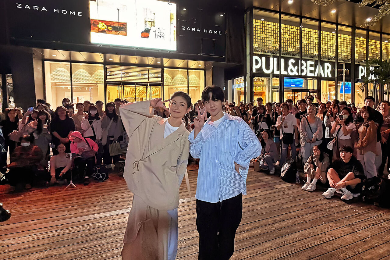 ▲▼李千娜突襲李科穎街頭演出。（圖／寬宏藝術x環球音樂提供）