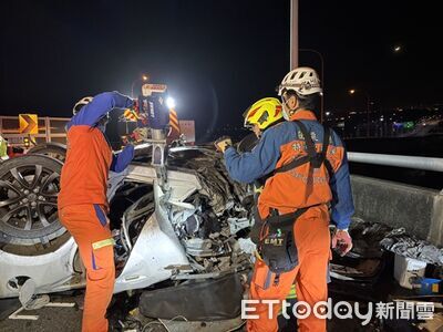 快訊／國1重大車禍「轎車撞成廢鐵」！駕駛困車內慘死